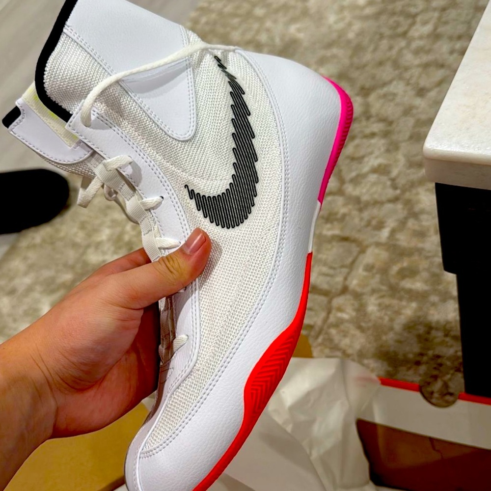 Nike Machomai SE size 12.5 men/ 14 women